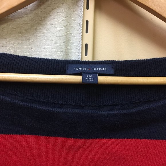 Tommy Hilfiger Scoop Neck Red & Blue Sweater Size Large (May fit like a Small) - Picture 2 of 7